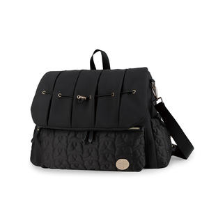 Elegante mochila negra para pañales para mamás, de gran capacidad, impermeable, de nailon, con solapa frontal plisada y herrajes dorados. - Product Image 1