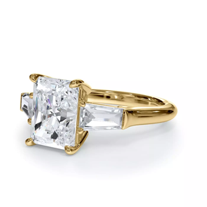 Anillo de compromiso de oro amarillo de 14K personalizado con diamante de corte radiante de 2 quilates, piedras laterales en forma de baguette, estilo clásico, certificado IGI, joyería para mujer. - Product Image 3
