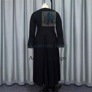 Robe de soirée longue noire à plis en perles à manches longues pour funérailles - Product Image 4