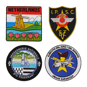 Toppe Ricamate Personalizzate Ecologiche e Vivaci con Disegni di Cuori e Fiori per Maglie da Calcio e Merchandise per Fan Club - Product Image 1