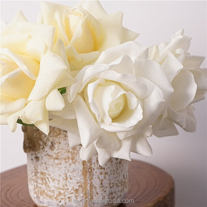 Ramo <span class=keywords><strong>de</strong></span> Rosas Artificiales <span class=keywords><strong>de</strong></span> Alta Calidad con Tacto Real, Tallo Corto, <span class=keywords><strong>Flores</strong></span> Artificiales <span class=keywords><strong>de</strong></span> Lujo, Decoración Elegante para Graduación - Product Image 3