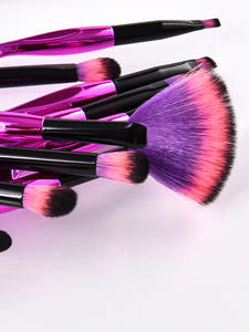 Juego de brochas de maquillaje profesional con mango de diamante colorido sin línea de belleza del fabricante, paquete de 10 brochas para polvo de contorno, venta al por mayor - Product Image 6