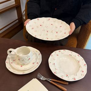 Assiette en céramique à motif floral de roses peintes à la main, bol moulé à la main, tasse à café et soucoupe de haute qualité, assiette ovale - Product Image 2