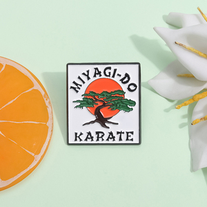 <span class=keywords><strong>Miyagi</strong></span> Do Karate smaltato spille personalizzate di arti marziali spille da bavero distintivi per gioielli da cartone animato regalo per bambini amici - Product Image 2