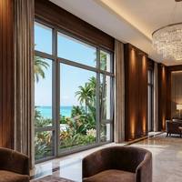 Ventana Abatible y Oscilobatiente de Aluminio HUACAI con Doble Apertura Interior, Drenaje Oculto y Tira de Goma EPDM