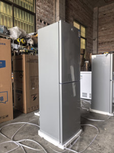 Réfrigérateur intelligent <span class=keywords><strong>LG</strong></span> HUAZOS 160L à deux portes avec compartiment à légumes à humidité contrôlée et machine à glaçons, commandes électroniques pour une fraîcheur optimale en famille - Product Image 5