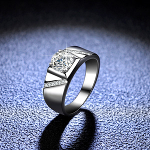 Anel de Moissanite Clássico OAHLAN com Inlay de <span class=keywords><strong>1CT</strong></span>, Corte Redondo Brilhante, Banho de Platina, Prata Esterlina S925, Aliança de Casamento Masculina, Aniversário - Product Image 4