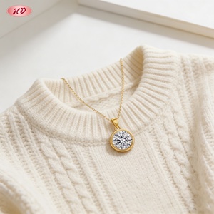Collier tendance en laiton plaqué or 18 carats avec pendentif zirconium AAA serti clos et chaîne à maillons, idéal pour un anniversaire (vente en gros) - Product Image 4