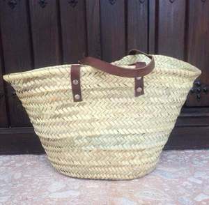 Panier en paille marocain de haute qualité avec poignée en cuir - Product Image 1