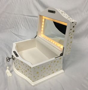 Grande boîte à bijoux en bois avec serrure pour femmes et filles, pour bagues, colliers, bracelets, finition mate avec motif flocon de neige et étoile, et éclairage intégré. - Product Image 2
