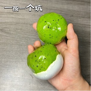 Pallina antistress squishy fatta a mano, edizione natalizia, con olio <span class=keywords><strong>di</strong></span> cocco, giocattolo sensoriale da spremere. - Product Image 3