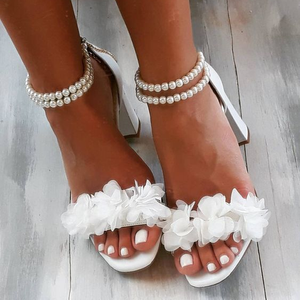 Scarpe da sposa <span class=keywords><strong>di</strong></span> lusso con tacco spesso <span class=keywords><strong>di</strong></span> lusso con Logo 2024 personalizzato con cinturino alla caviglia e cinturino con perle sandali da sposa bianchi - Product Image 5