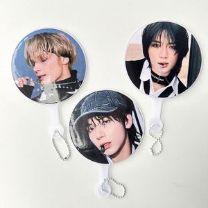 Abanicos de Mano de Plástico Blanco con Forma de Corazón, Impresos por Ambos Lados, Personalizados al por Mayor, Lindos y Redondos, para Regalo Kpop - Product Image 5