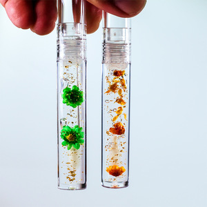 Son Bóng Dạng Lỏng Lấp Lánh Không Có Hoa Khô Nhiều Màu Son Bóng Trong Suốt Lấp Lánh Logo Riêng Thuần Chay Bóng Loáng Tùy Chỉnh - Product Image 6