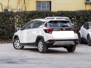 El <span class=keywords><strong>Toyota</strong></span> <span class=keywords><strong>Yaris</strong></span> L Atys Xuan X 1.5L CVT Leading Edition 2021 es un SUV <span class=keywords><strong>crossover</strong></span> de dos puertas desarrollado sobre la plataforma Atys. - Product Image 4
