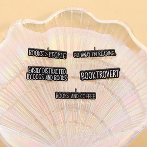 Spilla BOOKTROVERT con Scritta 'BOOKS AND COFFEE', Distintivo Smaltato '<span class=keywords><strong>GO</strong></span> AWAY I'M READING', Gioiello Regalo per Appassionati <span class=keywords><strong>di</strong></span> Lettura - Product Image 3