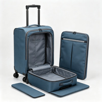 Valise souple pliable à roulettes en tissu bleu avec poches organisatrices frontales, poignée télescopique et protections d'angle