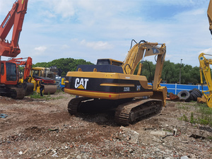 Excavatrice sur chenilles CAT 325BL d'occasion en excellent état, 25 tonnes, Caterpillar, durable, performances robustes - Product Image 4
