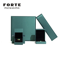 Boîte à bijoux carrée FORTE de luxe en cuir PU brossé bleu sarcelle, boîte à bagues à rabat, emballage de bijoux avec logo personnalisé