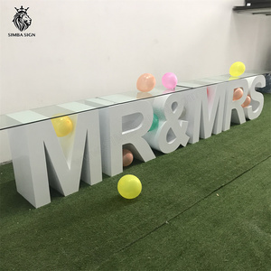 Décorations de mariage : Lettres LOVE MR&MRS pour table, présentoir à gâteaux et desserts, centres de table en métal et acrylique, écologiques - Product Image 1