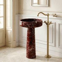 Lavabo sur pied sculptural en marbre Rosso Levanto rouge, style luxe moderne, pour villas et hôtels haut de gamme