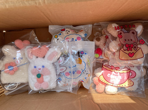 DREA Venta al por mayor de fábrica, regalos promocionales, dijes de personajes, juguete de peluche de lana hecho a mano, lindo protector de llaves de coche - Product Image 6