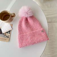 Gorros Mayoristas de Invierno con Bola de Pelo Suave y Cálida, Gorro de Punto Unisex Personalizado Bordado para Hombre y Mujer