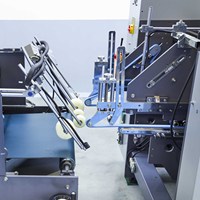 6 Points 4 Pistolets Double Side Crash Lock Bottom Folder Gluer Papier Carton Popcorn Boîtes Café Manches Pliant Collage Machine