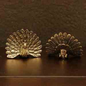 Figurine de paon en laiton massif artisanale - Décoration de bureau élégante avec avantages Feng Shui, idéale pour la maison ou comme cadeau de bureau - Product Image 1