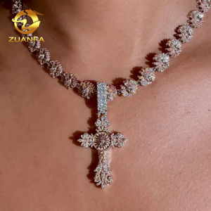 Squisita Collana Daisy con Ciondoli a Croce Personalizzati, Gioielli con Iniziali Iced Out in Moissanite, <span class=keywords><strong>Ciondolo</strong></span> a Catena in Moissanite - Product Image 2