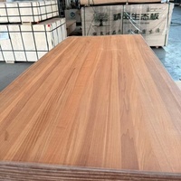 Planche de bois thermo-traité couleur teck noyer pour banc de jardin, mobilier d'extérieur, matériau brut