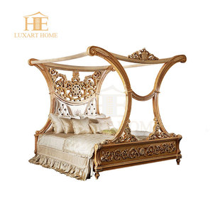 Cama doble de cuero con marco de madera francés antiguo, hoja de oro, cama de dormitorio de madera finamente tallada, dormitorios de lujo - Product Image 1