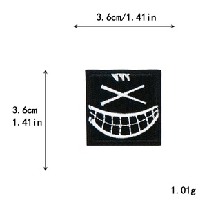 Patch de Tecido Bordado Criativo com Expressão Engraçada em Formato Quadrado Preto para Roupas, Chapéus e Mochilas - Product Image 5