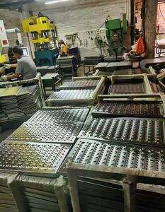 Griglia in Acciaio Inox Anticorrosione, Copertura per Canali di Drenaggio, Coperchio per Tombino, Griglia per Acque Piovane per Parchi e Vialetti Esterni - Product Image 6