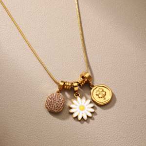 व्यक्तिगत कस्टम हार सोने की प्लेटेड ताजा डेज़ी आकर्षण पेंडेंट जिरकॉन स्ट्रॉबेरी चरस महिलाओं के लिए हार - Product Image 3