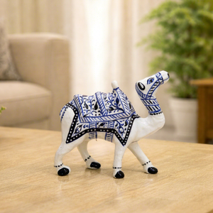 Figura de Caballo de Cerámica Azul Metálica Hecha a Mano, Diseño Floral Esmaltado, Artesanía Tradicional India Hecha a Mano en Rajasthan NIRMALA - Product Image 1