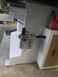 Carpintería Puerta automática Husillo único Perforación Fresado Motor Cerradura de puerta Bisagra Perforadora - Product Image 5