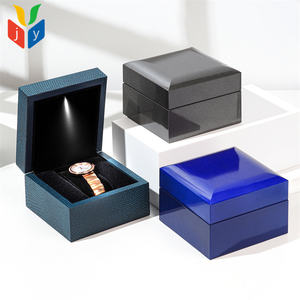 Gepersonaliseerde Eenvoudige Stijl Sieraden Doos Led Licht Custom Logo Grijze Sieraden Verpakking Doos Voor Mannen - Product Image 3