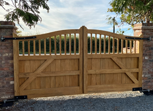 Portail battant en bois Qifan Premium avec charnière diagonale en X – Style rustique de ferme pour villa et cour - Product Image 3