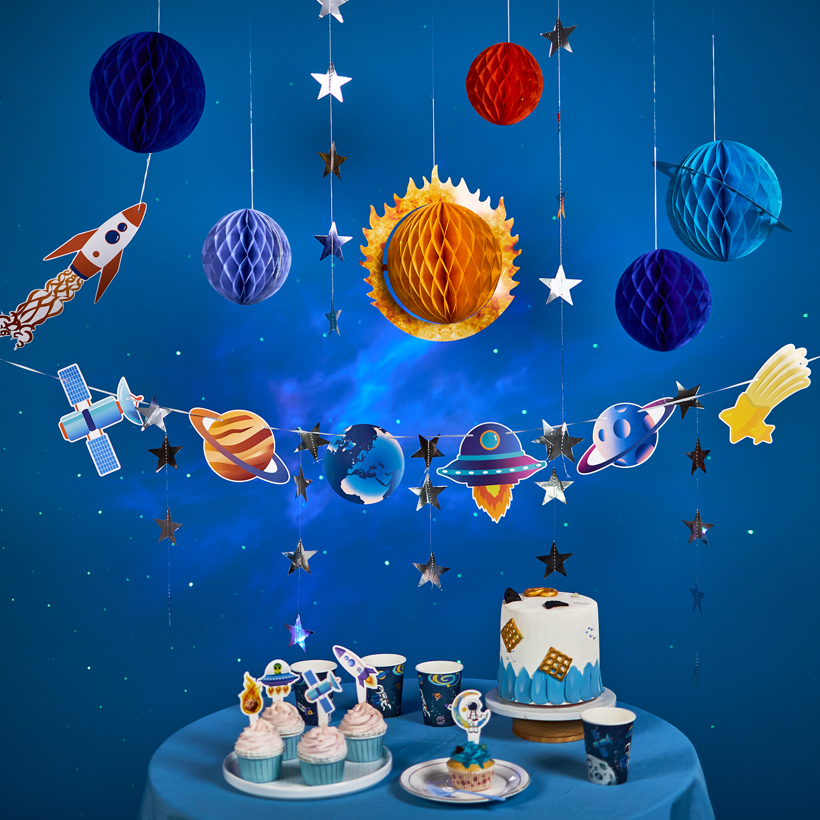 Ensemble De Vaisselle Galaxy Comprenant Une Bannière, Des Assiettes, Des Serviettes, Des Tasses, Une Nappe, Des Ballons, Des Ballons En Aluminium Pour 20 Invités Sur Le Thème De L'espace Galaxie