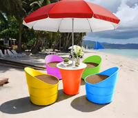 Ensemble de chaises de plage contemporaines en plastique moderne et tables d'extérieur personnalisables pour hôtels et villas