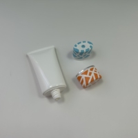 Tube souple en plastique personnalisé de 100 ml pour emballage de lotion cosmétique, avec bouchon à vis bicolore, fabrication en gros en Chine