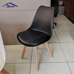 Silla de Comedor <span class=keywords><strong>Tulip</strong></span> Moderna, Cómoda, Ergonómica y Duradera, Tapizada en Plástico con Patas de Madera, Muebles para el Hogar - Product Image 3