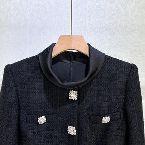 <span class=keywords><strong>Robe</strong></span> mi-longue <span class=keywords><strong>de</strong></span> luxe en satin noir à manches longues et perles florales pour <span class=keywords><strong>femme</strong></span> 2026 - Product Image 2