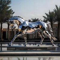 Escultura Moderna de Caballo Galopante en Acero Inoxidable Pulido, Símbolo de Éxito Personalizado en Metal para Parques Comerciales