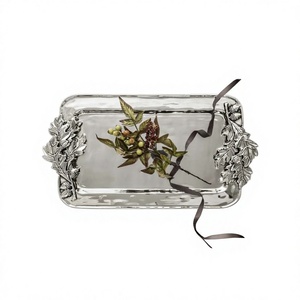 Bandeja de Servicio de Metal con Acabado Espejo y Asas en Forma de Hoja, para Mesa de Comedor, Apta para Alimentos, de Alta Calidad, Decorativa, Apta para Lavavajillas - Product Image 1