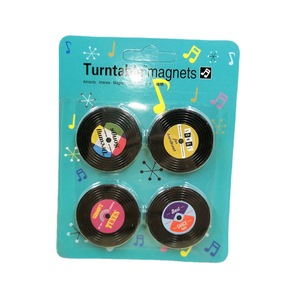 Épingles en émail personnalisées par le fabricant, thème Cassettes rétro nostalgiques années 80 90, avec la citation 'Can I Borrow a Feeling' et l'illustration de la chanteuse Taylor - Product Image 5