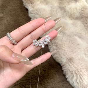 Collar de Plata de Ley S925 con Diamantes Completos en Forma de V y Perla para Mujer, Cadena de Clavícula de Lujo de Alta Gama con Sensación Ligera - Product Image 5