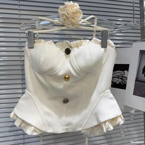 Conjunto de 2 Piezas Sexy para Mujer, Camiseta con Dobladillo de Encaje y Hebilla Metálica, Pantalones Cortos Fruncidos, a la Moda - Product Image 3