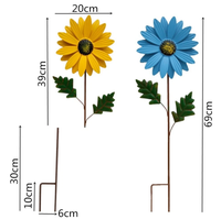 Lot de 3 mangeoires à oiseaux en fer attrayantes et piquets de barrière de jardin Design de fleurs colorées et de nichoirs pour l'extérieur